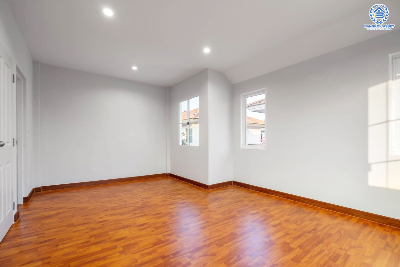 บ้านมือสองตกแต่งใหม่ คุณภาพแบรนด์ LH ม.ชลลดา บางใหญ่-เซ็นทรัลเวสต์เกต เนื้อที่ 52.6 ตร.ว. ฟังก์ชั่น 3 ห้องนอน 2 ห้องน้ำ 2 ที่จอดรถ Facility ครบครัน พร้อมทุกการเข้าอยู่ บนทำเลเดินทางสะดวก ใกล้ถ.กาญจนาภิเษก และเพียง 10 นาทีถึงรถไฟฟ้า "สถานีคลองบางไผ่"...